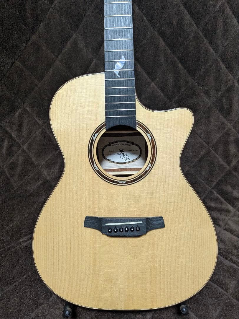 Naga Guitars　G-08OOC