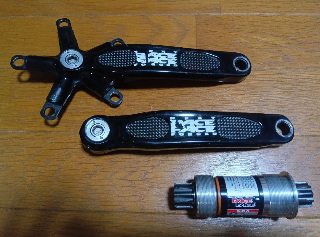 RACE FACE NEXT FORGED カーボンクランク BBセット