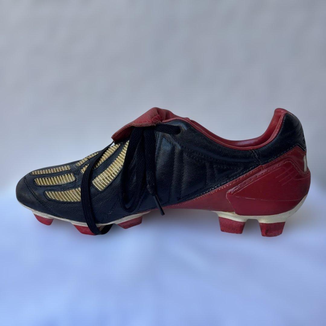 adidas サッカーシューズ ブラック/レッド　プレデター