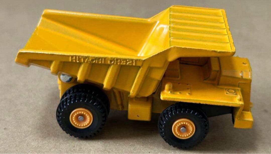 トミカ 日立 DH321 ダンプカー 山吹色