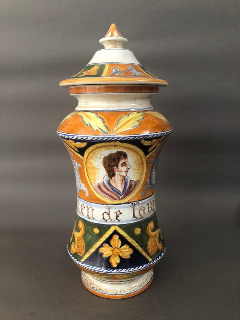 イタリア陶器　薬壺
