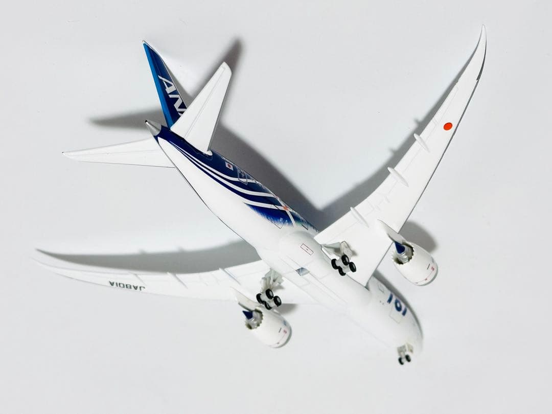 全日空商事 1/400 B787-8 ANA特別塗装 NH40069滑走路付き