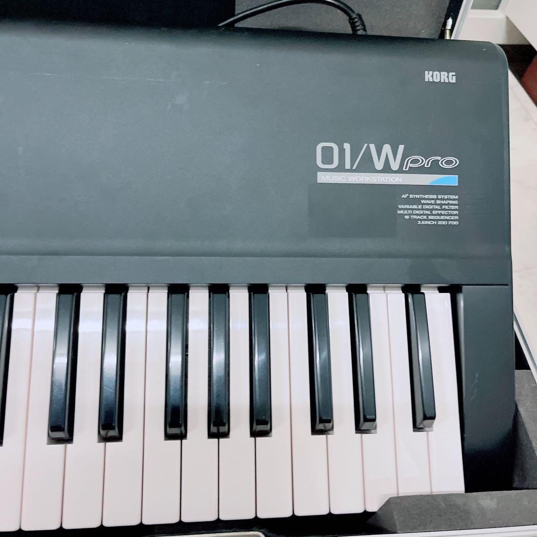 KORG コルグ　シンセサイザー　01/W pro ハードケース付き　N1438
