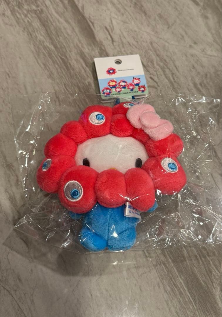 大阪万博 ハローキティ ミャクミャクなりきりぬいぐるみ カラビナ付き 新品未使用