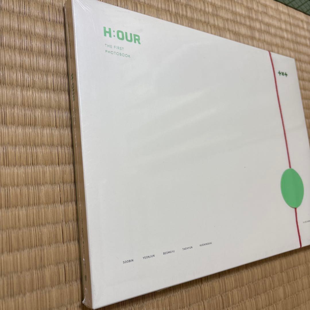 アイドル TXT THE FIRST PHOTO BOOK H:OUR