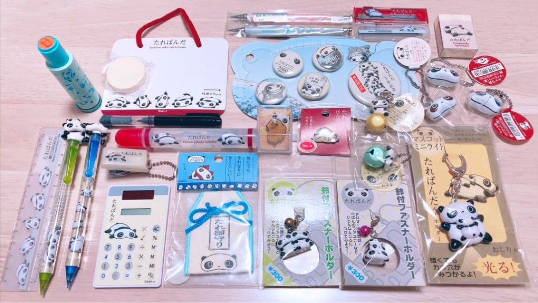 【超希少】たれぱんだ　グッズまとめ売り　文房具　キーホルダー　缶バッジピンバッジ