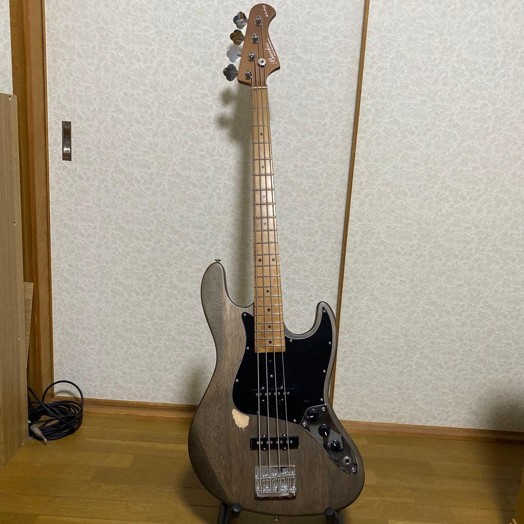 Bacchus ハンドクラフトシリーズ　エレキベース ブラウン 傷あり