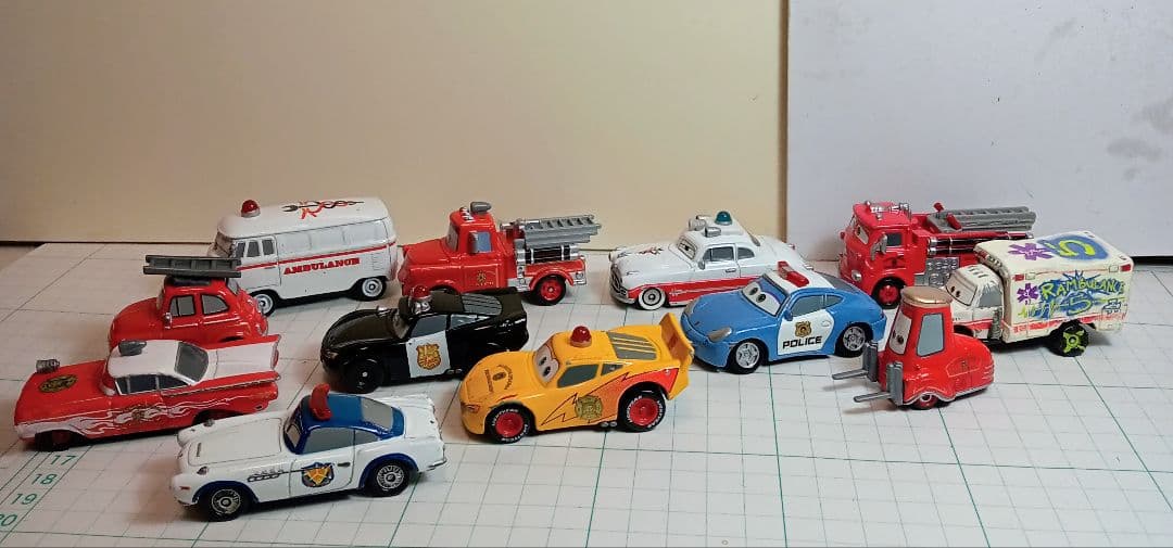 トミカディズニーカーズゴーゴーレスキューチーム12台 中古