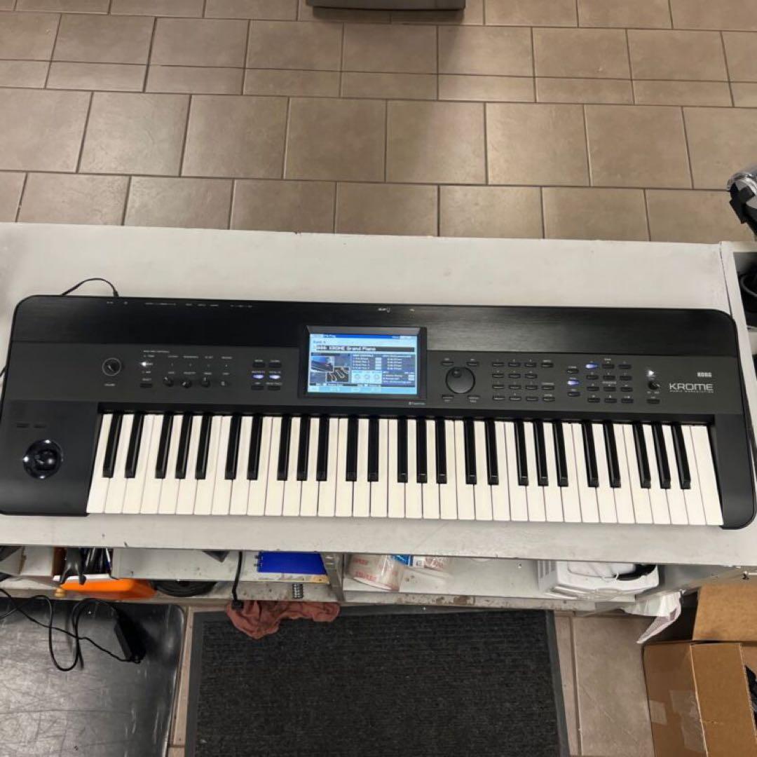 鍵盤楽器 Korg KROME 61