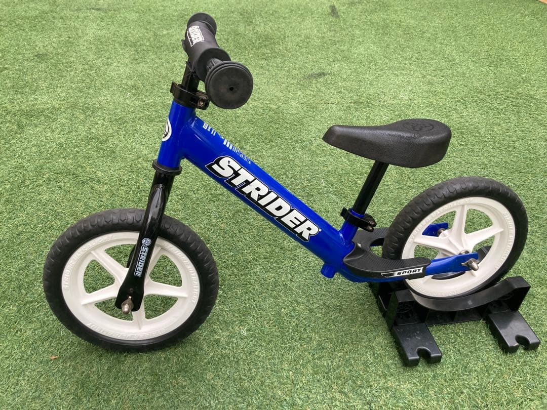 strider ストライダースポーツ　ブルー　美品　 　ホイール（ホワイト）
