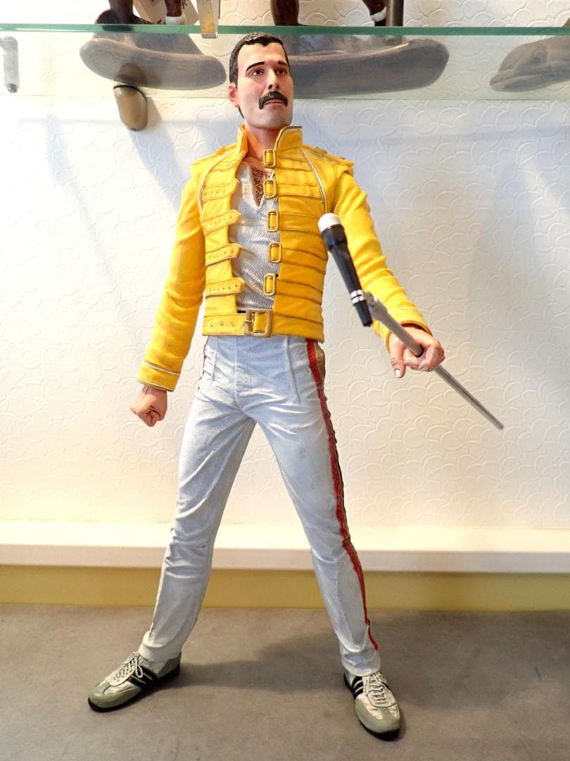 フレディマーキュリー ビ フィギュア 46㎝ 名曲メドレー トーキング