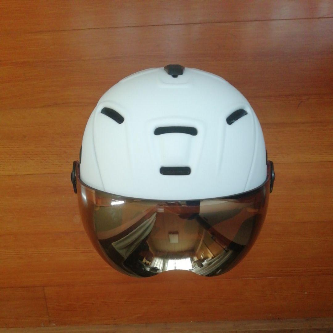 新品未使用 バイザー ヘルメット サイズ M（55cm～58cm）マットホワイト