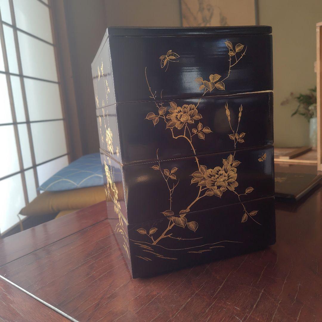 金縁漆器 輪島4段重箱 花と蝶の装飾
