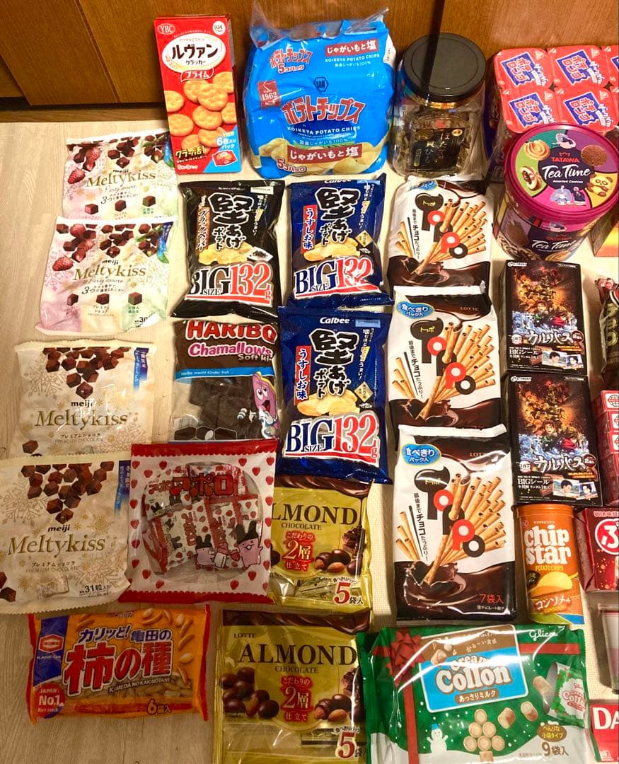 ④大容量お菓子詰め合わせ(18,500円相当)