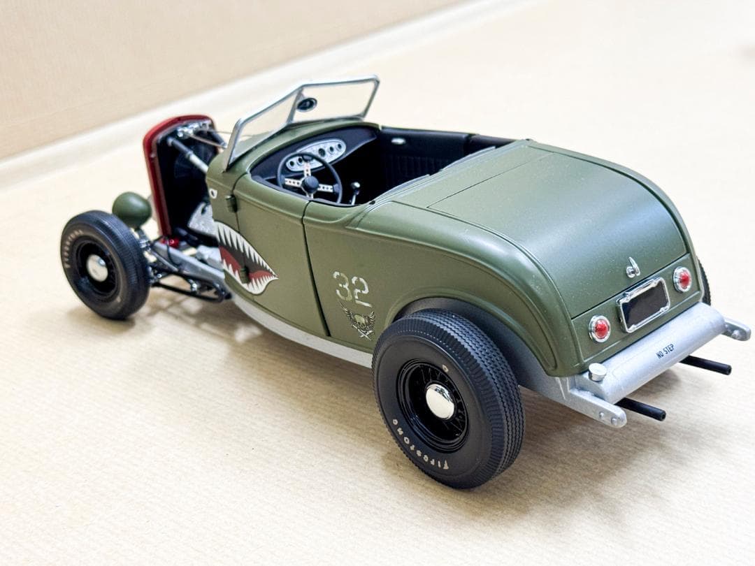 ★ 32 FORD ROADSTER ARMY ★ACME GMP★ 1/18