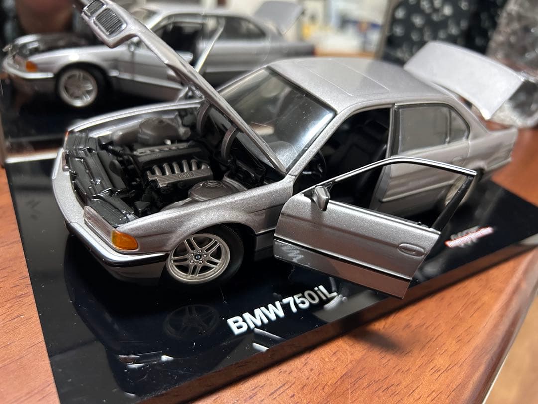  750iL 1/18 スケールモデル シルバー