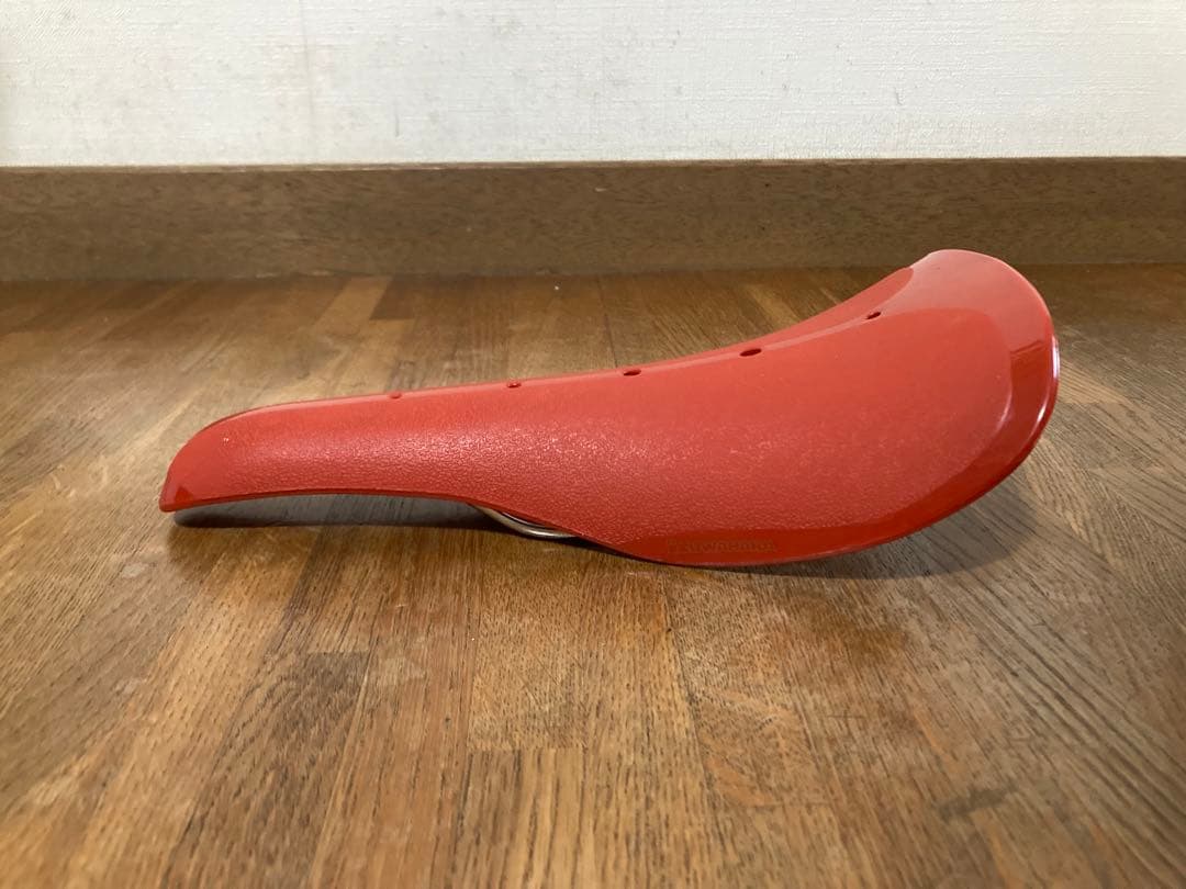 希少 未使用 kuwahara クワハラ プラ サドル レッドAERO エアロ