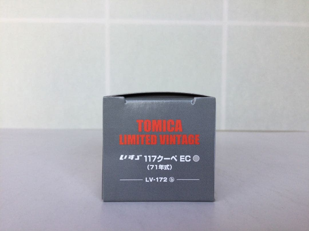 トミカリミテッドヴィンテージ LV-172a,bいすゞ117クーペ2台