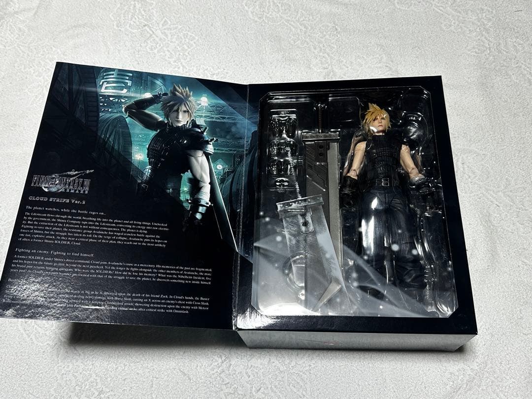 FF7リメイク　PLAY ARTS改 クラウド
