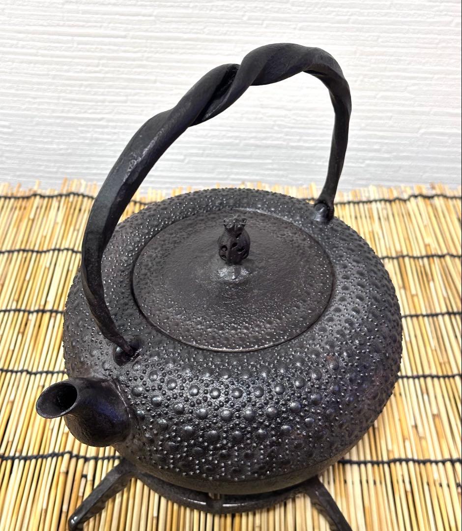 良品、保管品　南部岩鋳造　捻鉉　１５型　東雲亀甲　南部鉄瓶　南部鉄器　鉄瓶