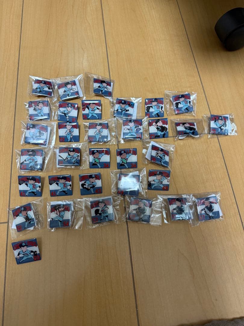 ヤクルト crew ピンバッジ 1つ300円
