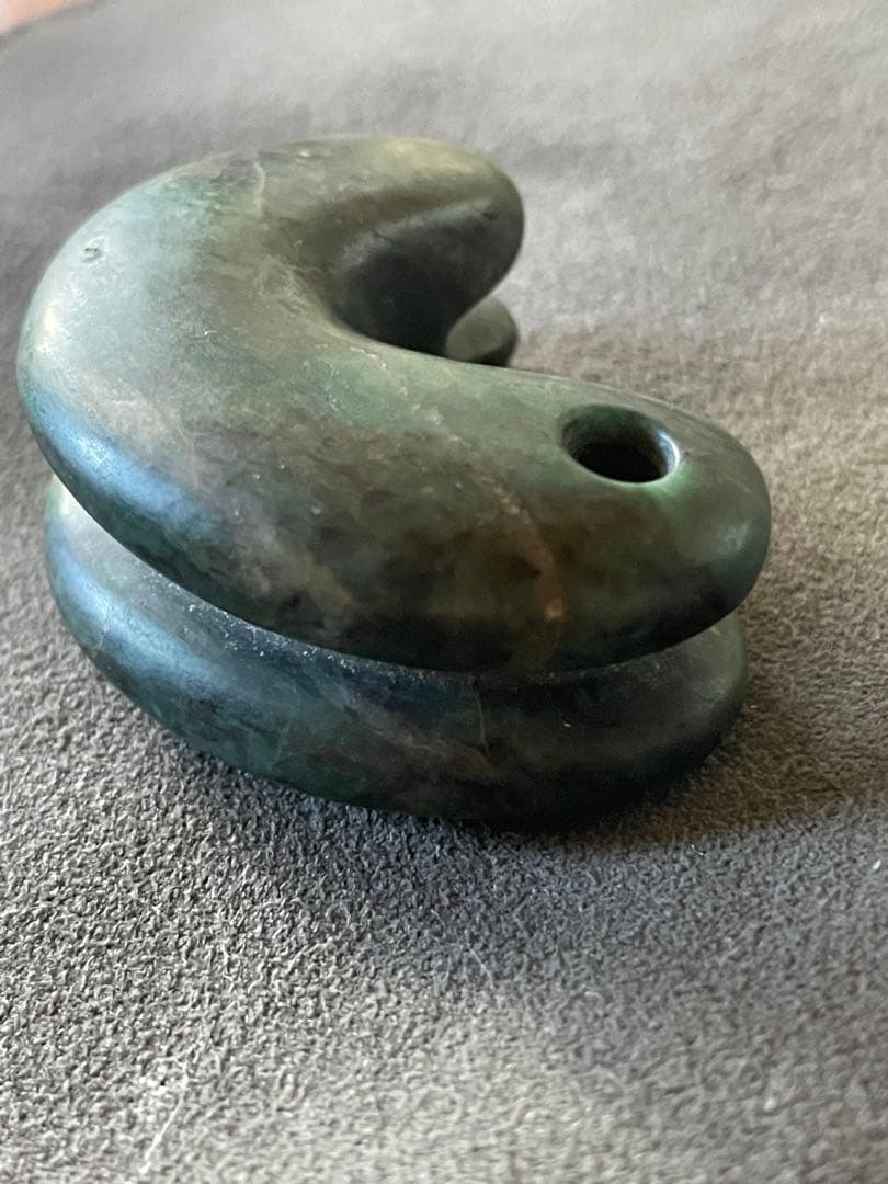 古墳時代前期　合わせ勾玉　翡翠　飛騨翡翠　碧玉　出土品。