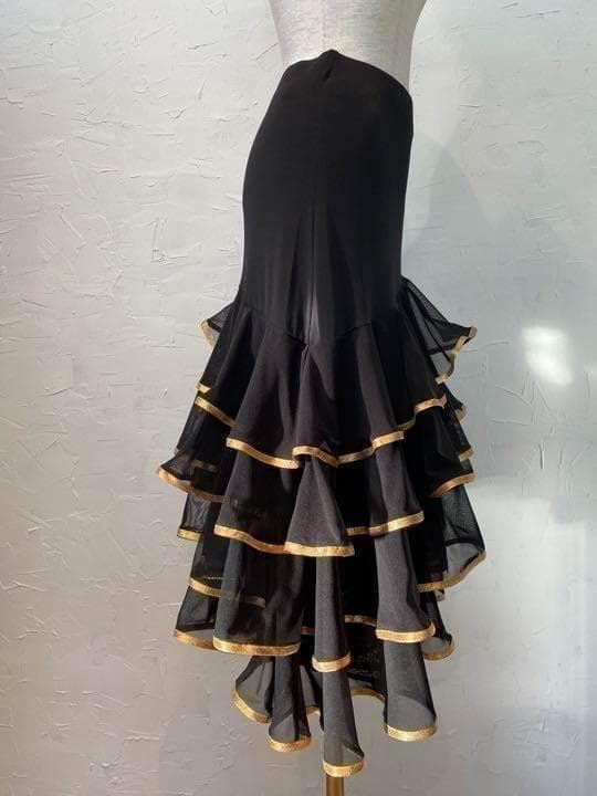 【豪華】新品　段々フリル　裾ゴールデンラメリボン　ラテンスカート黒ｐ3235