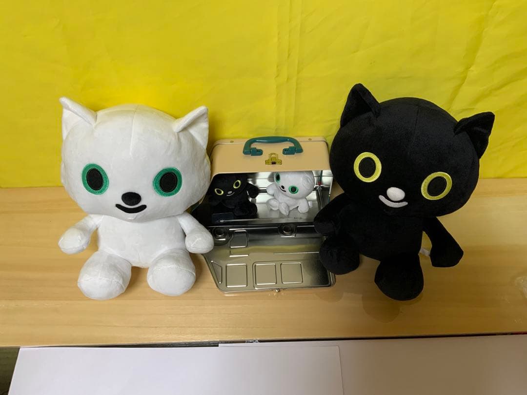 「ヤマト運輸」白猫黒猫のぬいぐるみとお菓子缶(ウォークスルー)セット