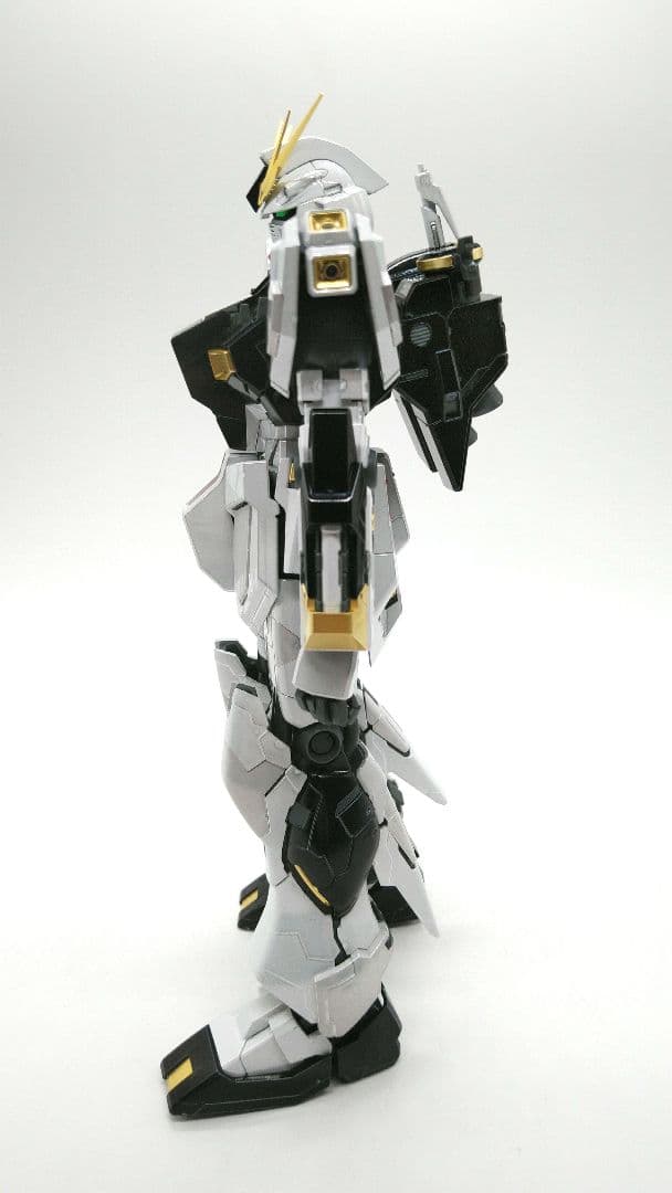 MG 1/100 νガンダム チタニウムフィニッシュ　ニューガンダム