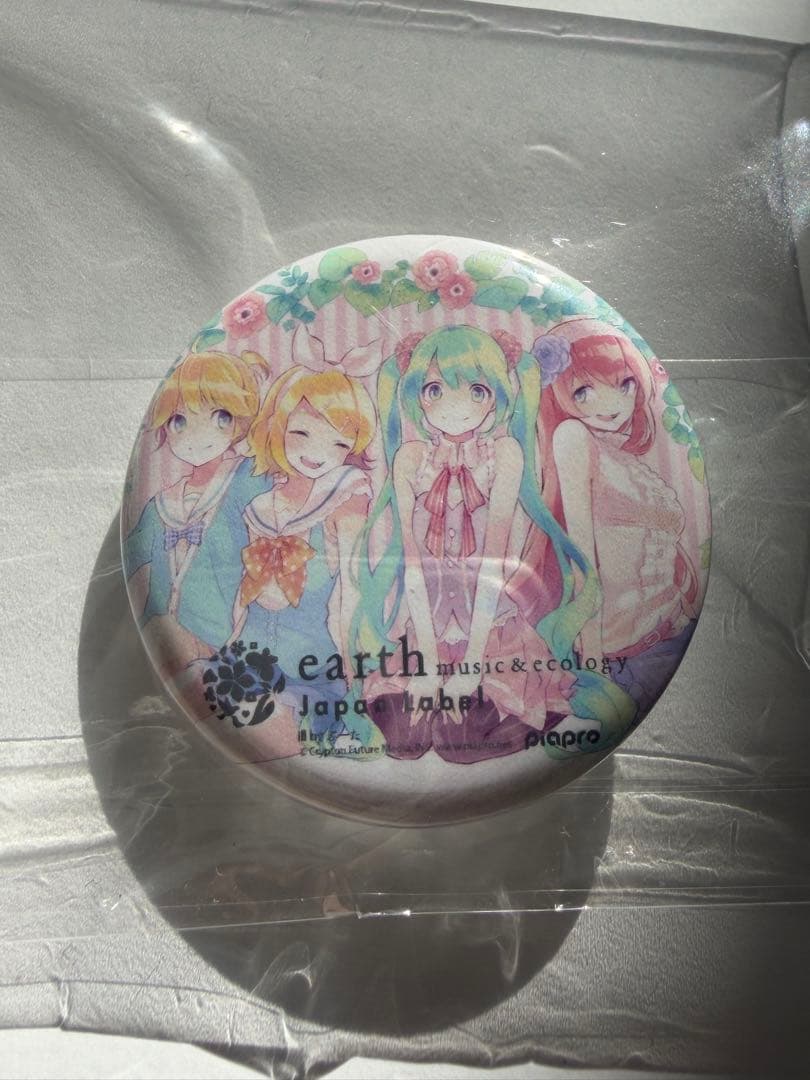 ピアプロ 初音ミク 鏡音リン 鏡音レン 巡音ルカearthコラボ 缶バッジ