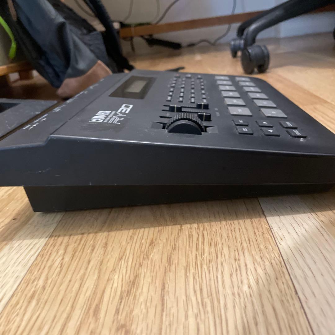 Yamaha RY30 ドラムマシン