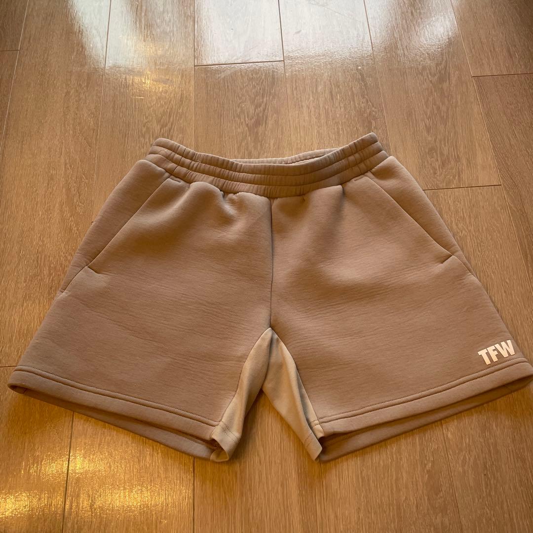 TFW グレー ショートパンツ