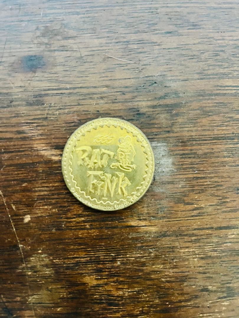 金色 RAD FINK