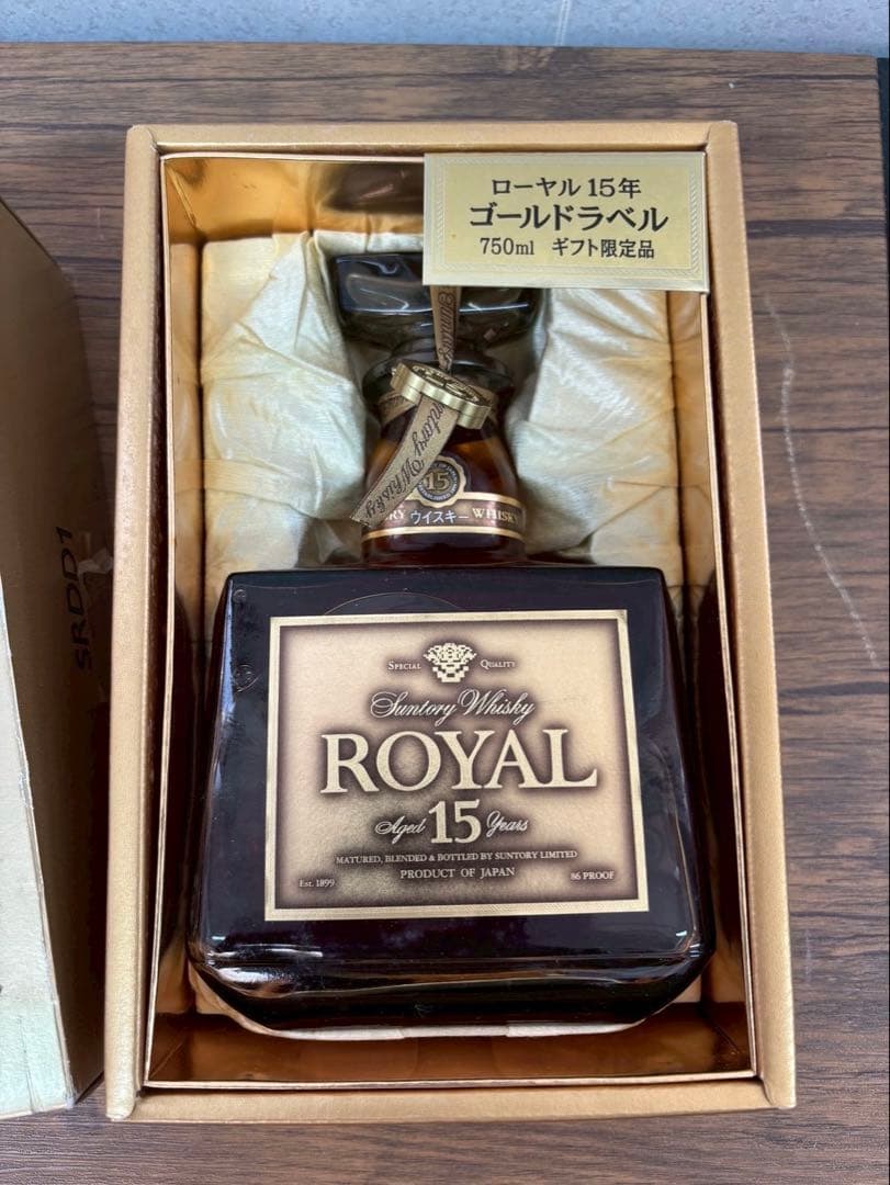 ロイヤル 15年 ゴールドラベル 750ml ギフト限定品