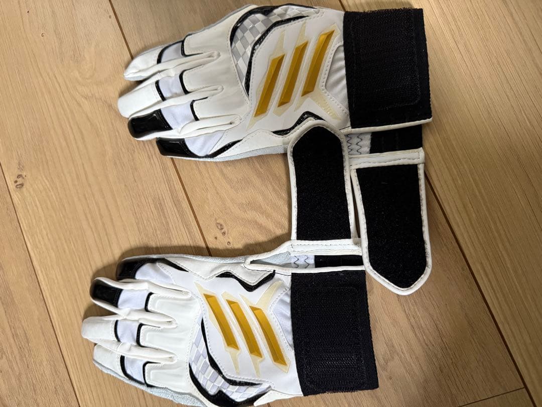 周東選手　バッティンググローブ