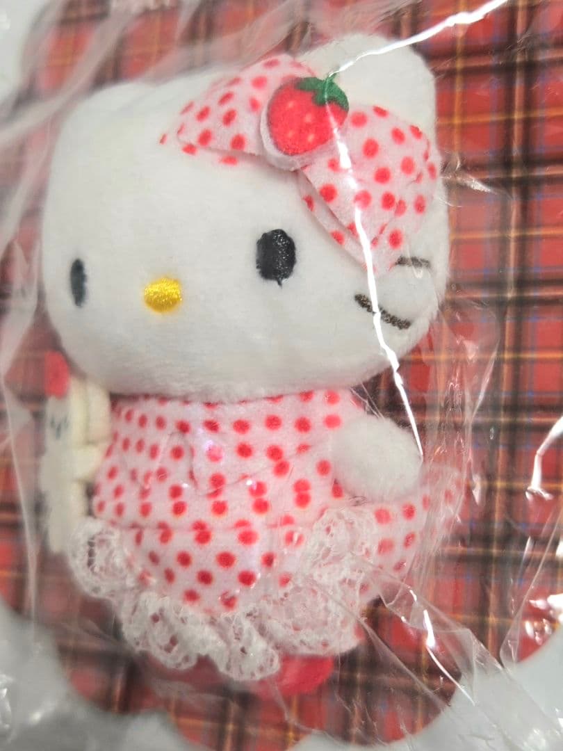 ✨激レア✨ハローキティ45周年 Anniversary限定ブローチ イチゴ