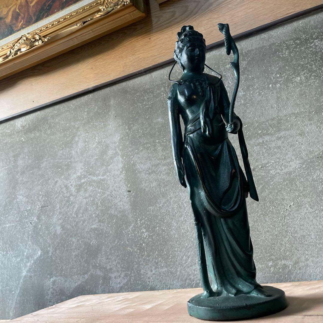 重たい像 金属製　【m313 仏像　観音様　観音菩薩 金属製　金属工芸　観音像】