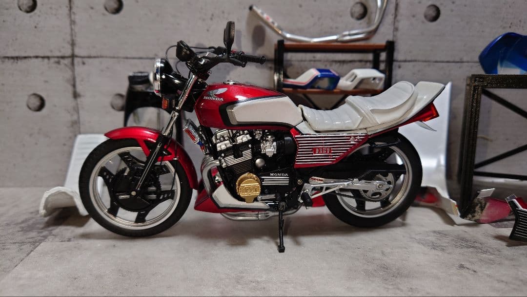 1/12完成品CBX400F赤白 2型カスタム