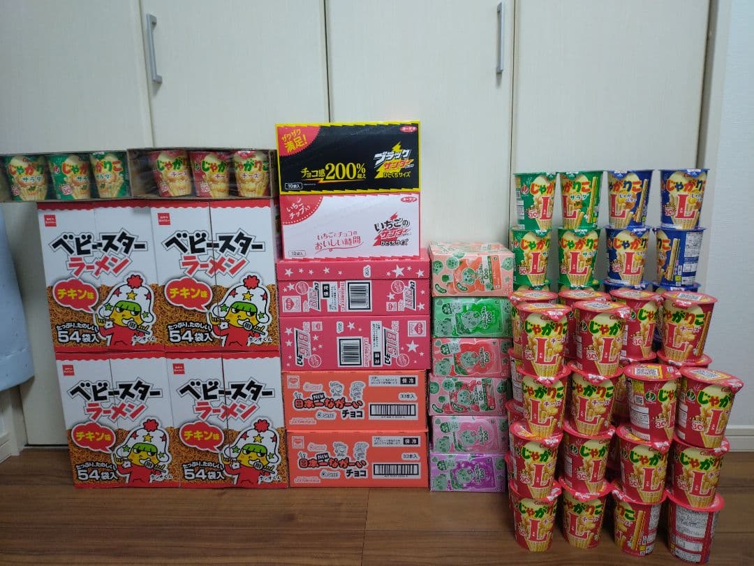 ベビースターラーメン＆じゃがりこ＆チョコレート＆ぷるんクー詰め合わせ