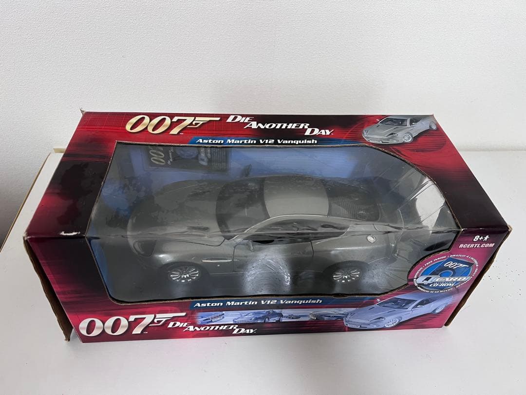 007 Aston Martin V12 Vanquish ジェームズボンド