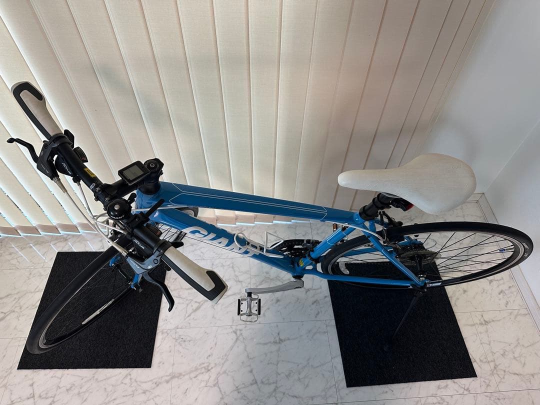GIANT クロスバイク 青 700C ボトルケージ付き