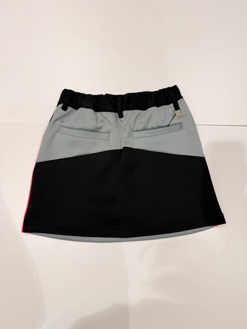 【新品】V12 レディース　半袖モックネック＆スカート　セットアップ　グレー　M