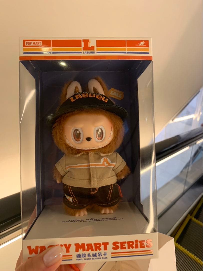 THE MONSTERS Wacky Mart labubu 店員