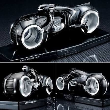 1/10 『TRON:LEGACY』 ライトサイクル　ダイキャストフィギュア