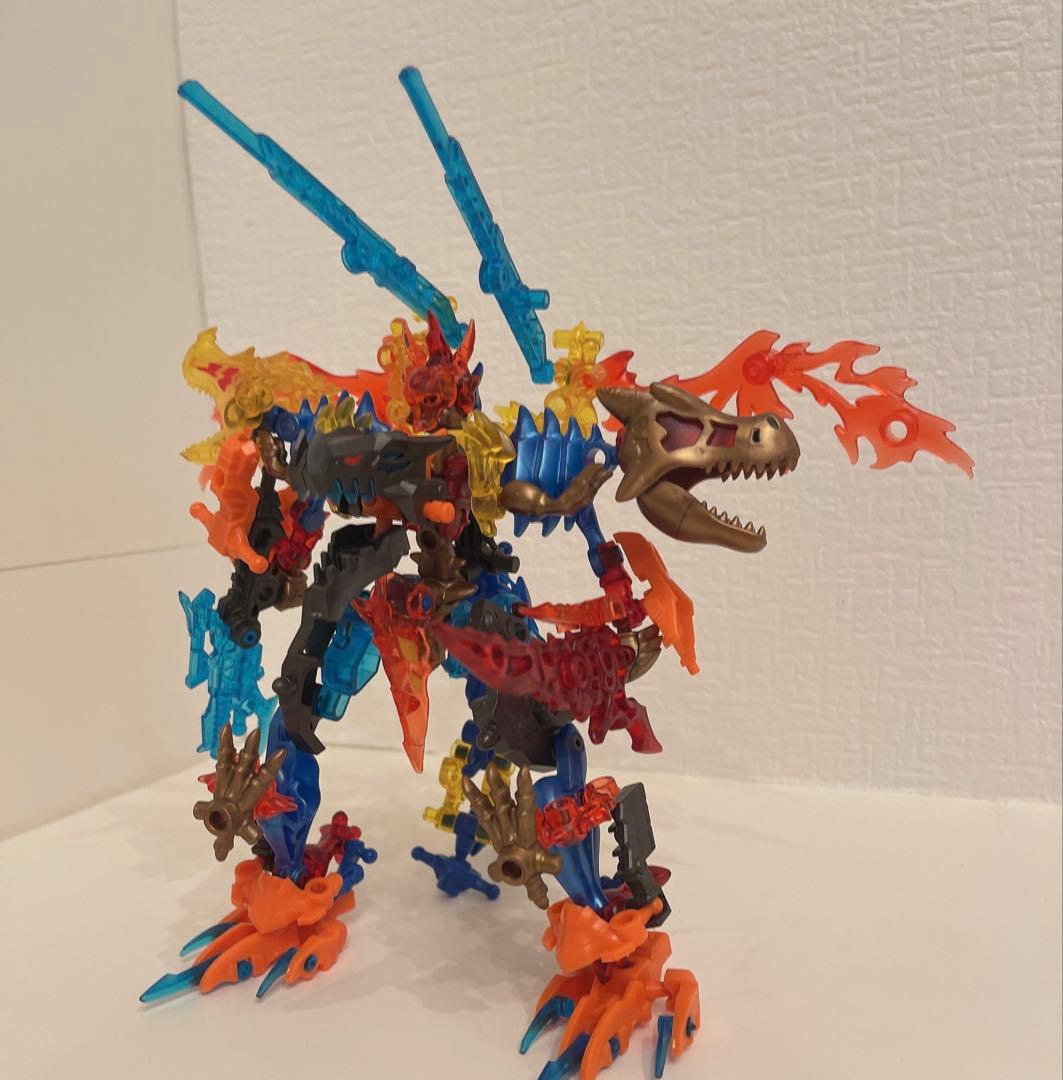 ほねほねザウルス　覇王竜スーパーアーマードブレイズティラノキング