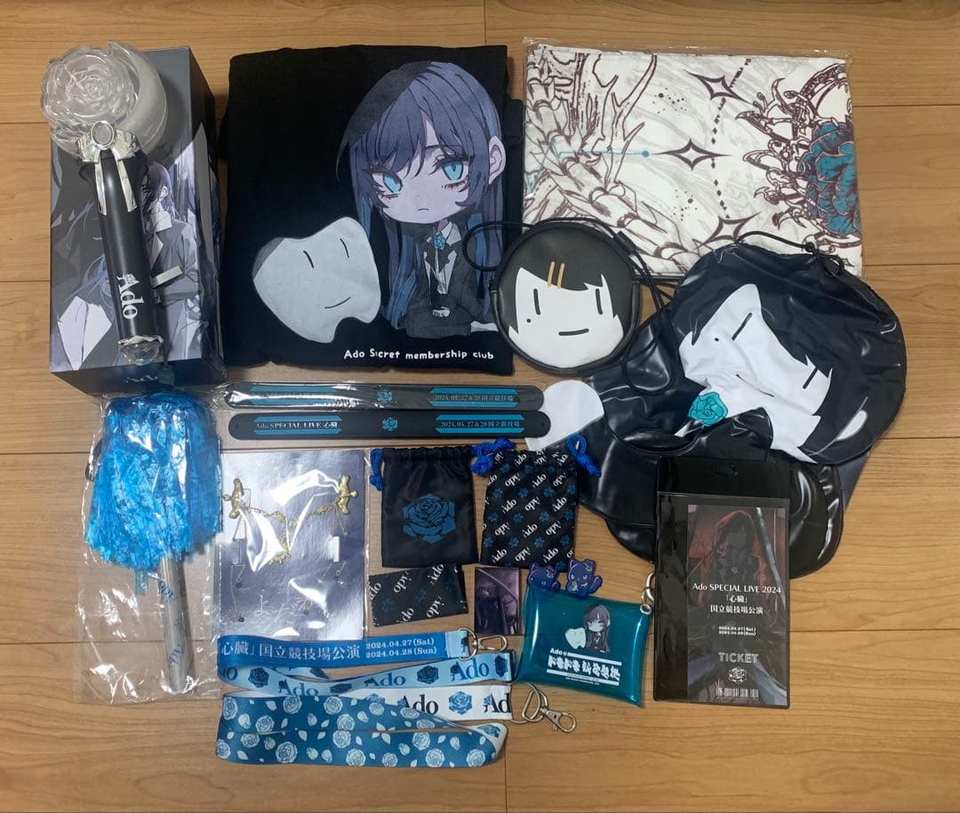 Adoグッズ　Tシャツ、ブローチ、チケットホルダー等)