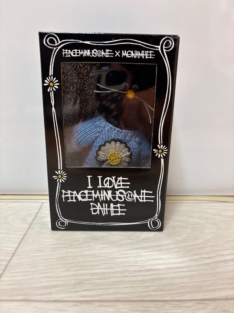PEACEMINUSONE X MONAMHEE キーホルダー