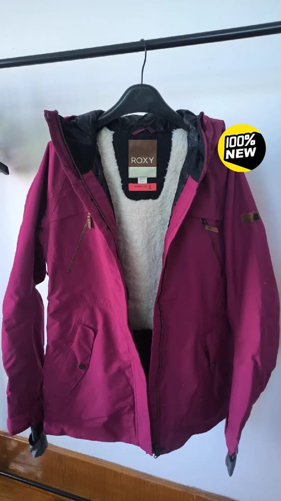 新品Roxy XSサイズ スキー スノーボード 兼用ジャッケット 女性 ロキシー