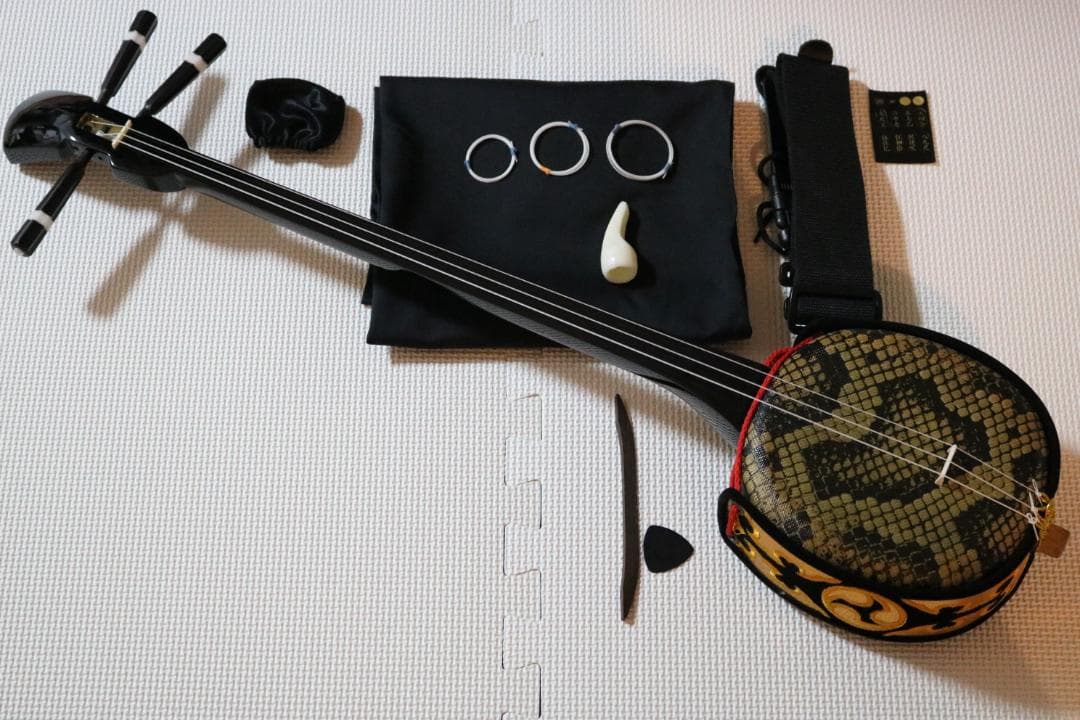 沖縄三線セット（人工皮張り）初心者に必要なお得な付属品付 新品未使用