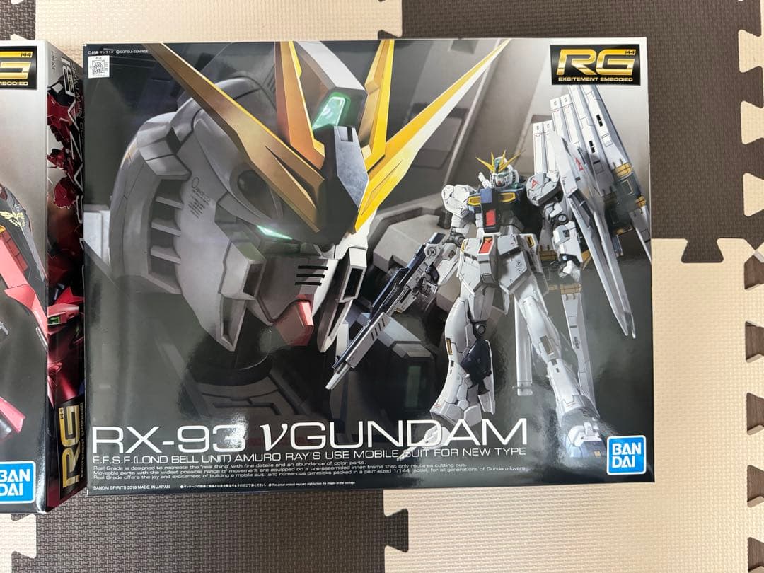 RG サザビー(外箱破れあり)&RG νガンダム
